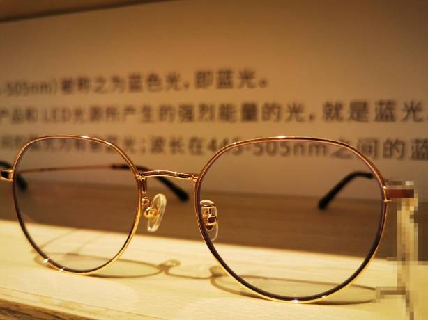 網(wǎng)紅產(chǎn)品 防藍光眼鏡 真的能護眼嗎 專家這樣說